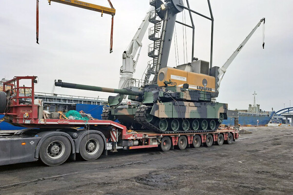 폴란드 그드니아 항구에 도착한 폴란드 K2 전차. 사진제공=현대로템